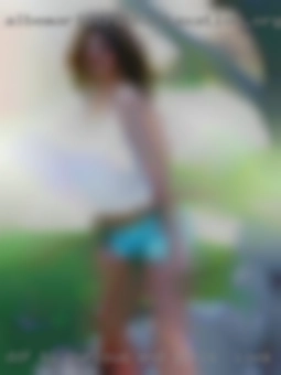 DDF Bi-curious girls in Iowa and discreet.